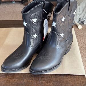 Wonder Nation Black Star Embellished Boots